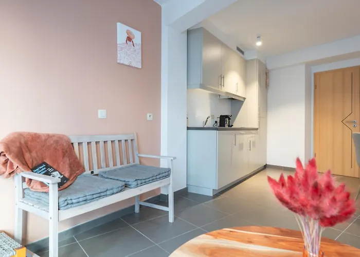 Bright, Calm & Stylish With Balcony * Ostende