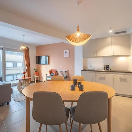 Bright, Calm & Stylish With Balcony Apartment *