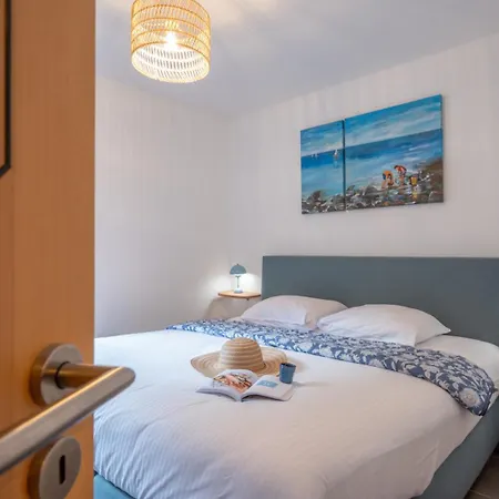 Bright, Calm & Stylish With Balcony *