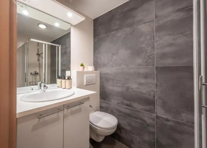 Bright, Calm & Stylish With Balcony Appartement *